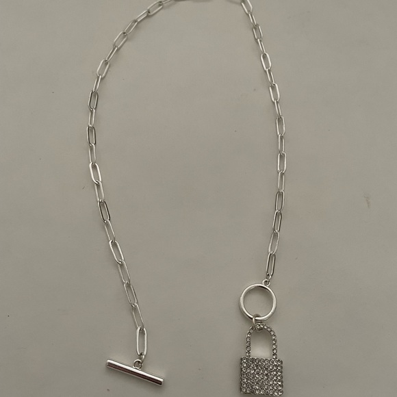 NEW 17” Women’s SS Rhinestone Lock Pendant Necklace - Picture 2 of 5